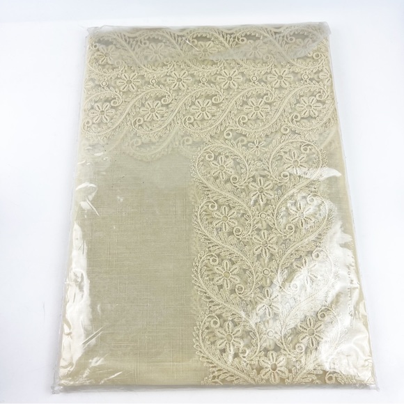 NEW Vintage Priscilla Ivory Tablecloth 60x90 Old World Lace Vinyl Belgium READ - Picture 3 of 4